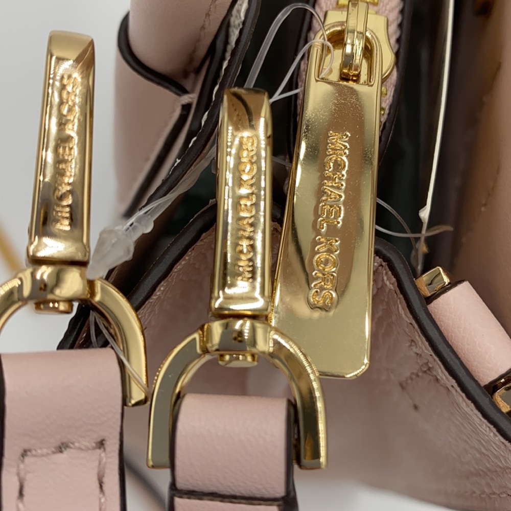 MICHAEL KORS MERCER MEDIUM MESSENGER POWDER BLUSH - Picture 10 of 16
